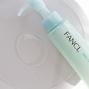 FANCL Mild Cleansing Oil (120ml) product image picture. Texture of the contents (oil) - picture